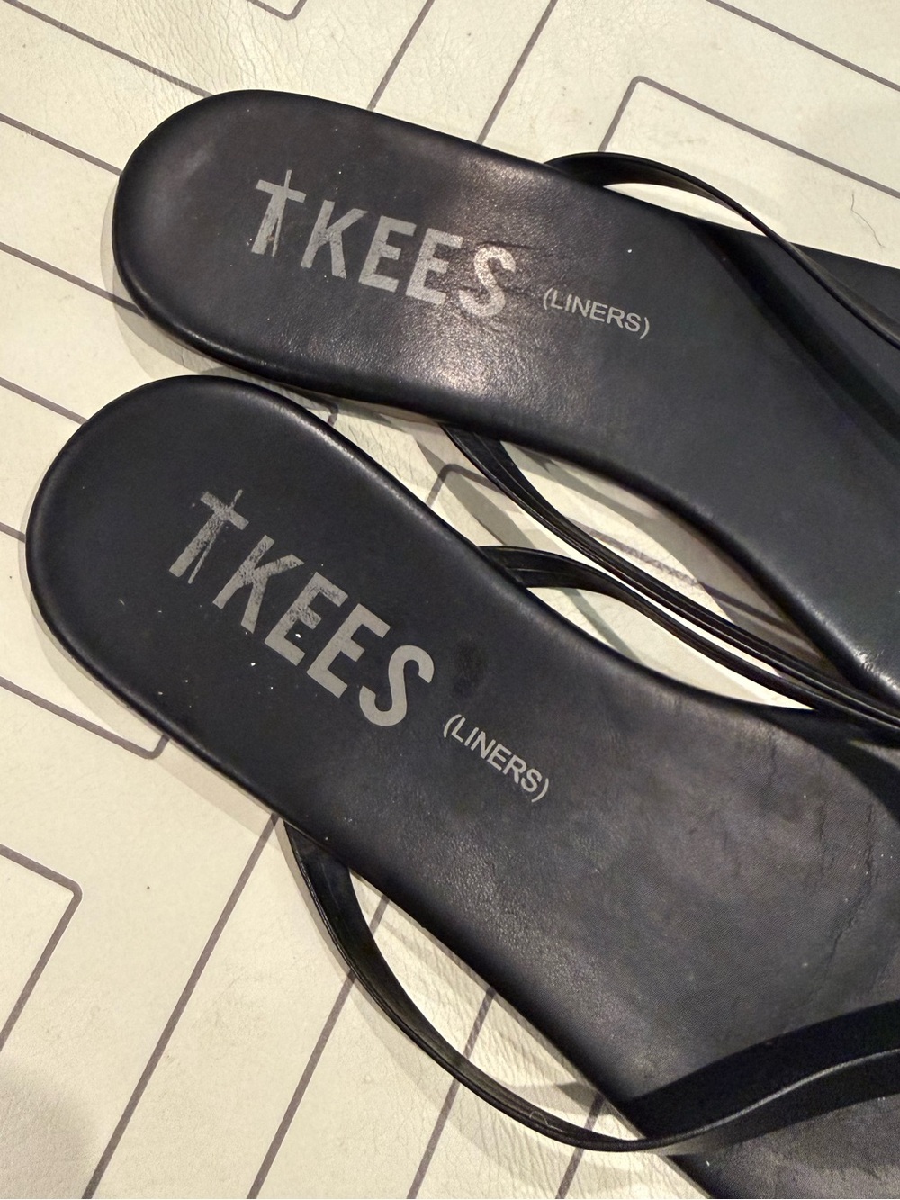 TKEES Liners Black Sandals - Picture 5 of 12